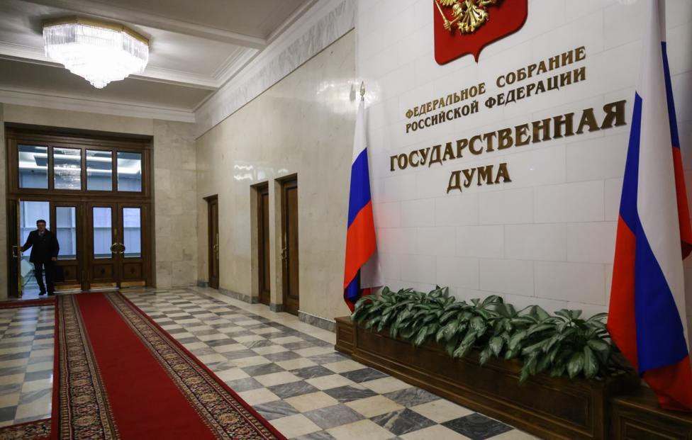 Мораторий на взыскание долгов ввели для жителей Донбасса Новороссии и приграничных территорий Госдума одобрила законопроект который приостанавливает исполнительные действия в отношении граждан индивидуальных предпринимателей и организаций проживающих или ведущих деятельность на территориях где введены военное положение или режим контртеррористической операции Судебные приставы не будут взыскивать долги с граждан компаний и ИП на территориях ДНР ЛНР Запорожской Херсонской Белгородской Брянской и Курской областей Меры продлятся до тех пор пока не устранятся чрезвычайные обстоятельства Мораторий не будет распространяться на взыскание алиментов конфискацию имущества коррупционеров и возмещение вреда здоровью ФССП продолжит собирать долги с предприятий где не выплачивают зарплату выходные пособия и обязательные платежи в бюджет и фонды ВАРМСУ СМО ДНР Подписывайтесь ВАРМСУ СМО ДНР Подписывайтесь