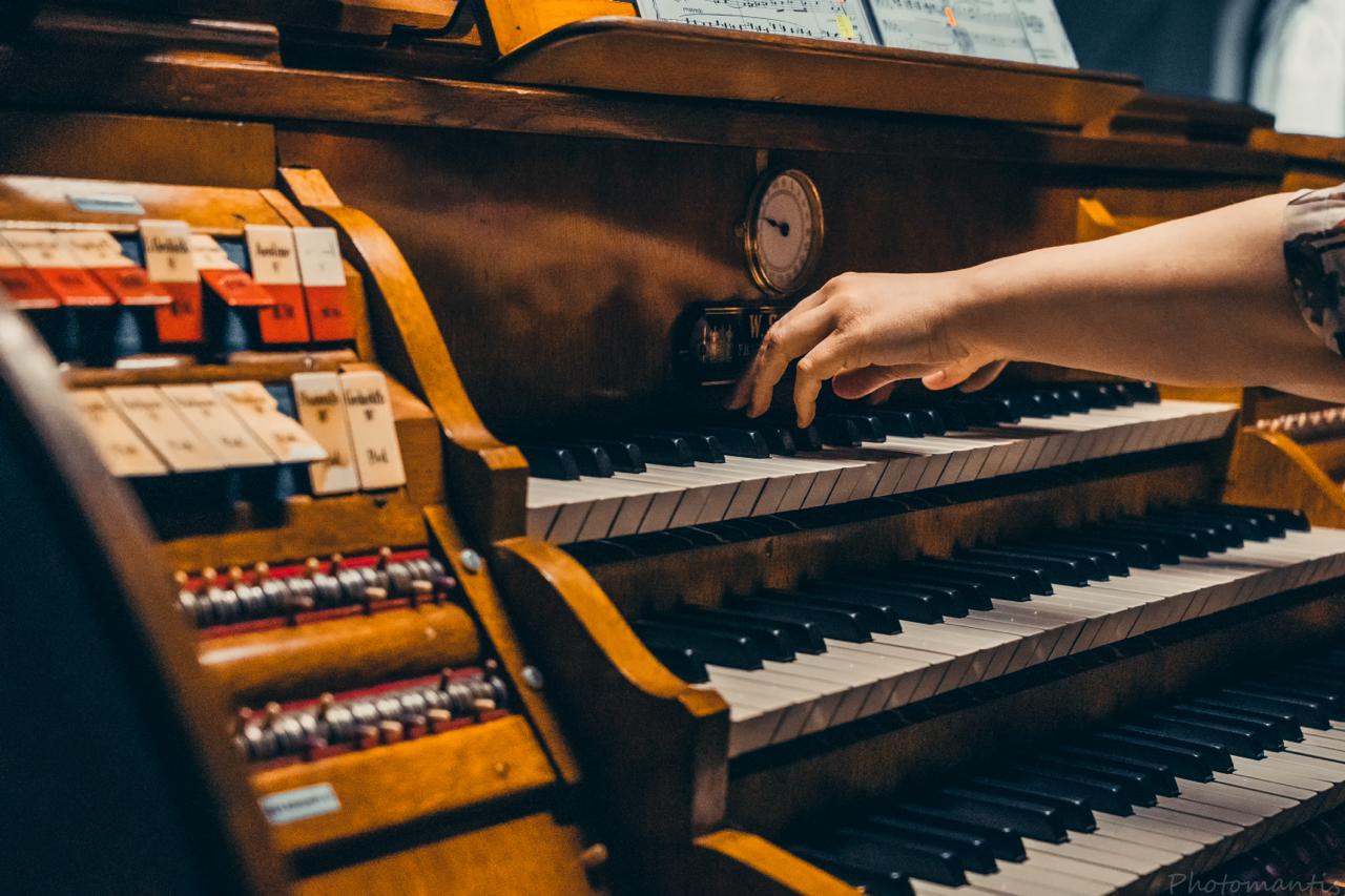 Вчера в соборе Петра и Павла прошел заключительный этап VI Международного конкурса органистов имени В Ф Одоевского Три финалиста лауреата представили программы созданные специально для уникального звучания исторического органа W Sauer Сегодня днем объявлены имена победителей I премия Владимир Скоморохов II премия Анастасия Ильясова III премия Александр Бардин Искренне поздравляем Владимира Скоморохова который не первый год является участником концертов Collegium Musicum Кроме того Владимир удостоен специального приза за лучшее исполнение произведения Владимира Одоевского Рады сообщить что 11 января 2026 года Владимир Скоморохов выступит в соборе Петра и Павла с сольной программой как органист и пианист   Подробности и билеты здесь