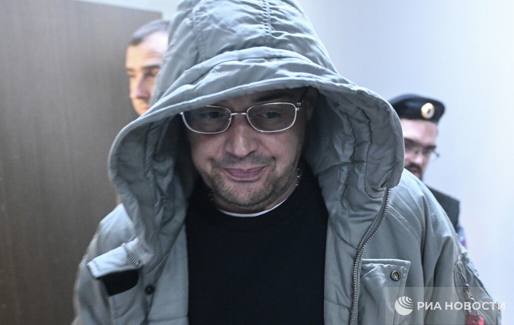 Два года условно запросило для Гуфа обвинение по делу о грабеже При этом чуть позже гособвинитель попросила суд переквалифицировать дело на самоуправство Подписаться на РИА Новости