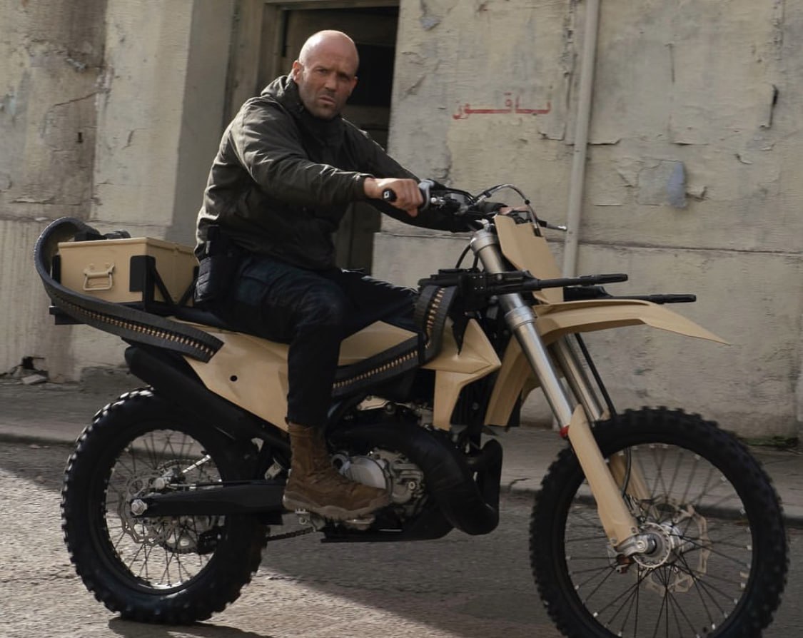 Джейсон Стэйтем украл мой байк так называется новый фильм Дэвида Литча в котором Стэйтем сыграет самого себя Подробности сюжета экшн комедии неизвестны Сценарий написала Элисон Флирль которая работала над Конем БоДжеком Съемки начнутся в мае Кинопоиск Новости