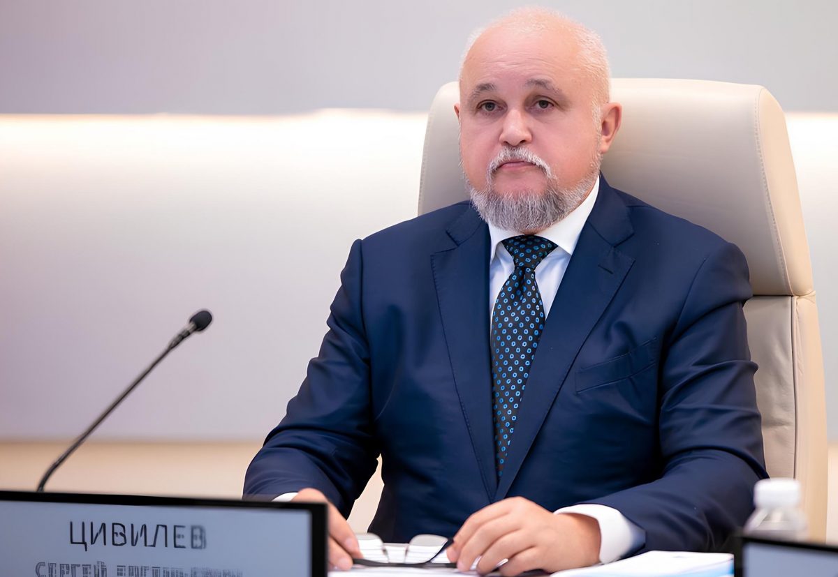 1  2  3    Сергей Цивилев: Россия будет готова к экспорту нефтегазовых технологий  Министр энергетики России в интервью ИнфоТЭК рассказал о национальных целях на пути к технологическому суверенитету  Технологический суверенитет — национальная цель, приоритетная не только для энергетики, но и для российской экономики в целом. Российская промышленность, несмотря на санкционные вызовы и макроэкономическую ситуацию в России, расширяет производственные мощности, осваивает новые технологии и выпуск критически важного оборудования.    Для ускорения этого процесса разрабатываются новые национальные проекты, ставятся амбициозные цели. Например, доля отечественного оборудования в российском ТЭК к 2030 году должна вырасти до 90%, а в долгосрочной перспективе Россия может начать экспорт нефтегазовых технологий.    О работе Минэнерго по достижению этих целей и "болевых" точках на пути к технологическому суверенитету в интервью отраслевому порталу ИнфоТЭК рассказал министр энергетики РФ Сергей Цивилев.