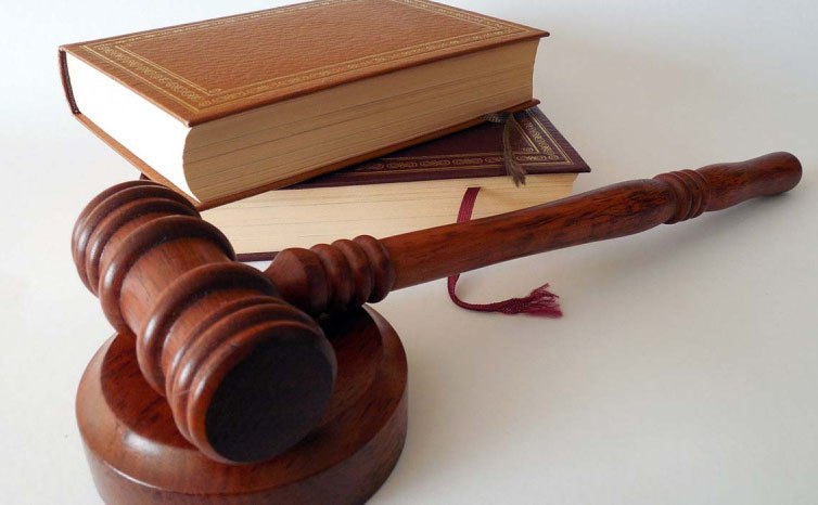 На Камчатке за взятки осудили сотрудников филиала морского регистра Контролеры брали деньги за освидетельствование рыболовецких судов Петропавловск Камчатский городской суд признал виновными во взяточничестве пятерых сотрудников Северо Восточного отделения Дальневосточного филиала морского регистра Двух приговорили к колонии трех к крупным штрафам передает ИА Камчатское время Подробности по ссылке   kamtime ru article c0688ced 41bb 4186 aa4a 3a5c34a0c1d4