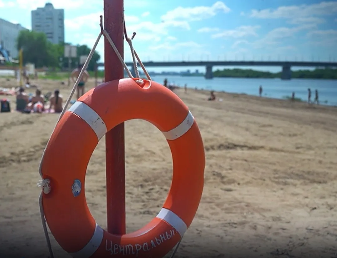 К началу лета в Омске откроют четыре пляжа В городе ведется подготовка к пляжному сезону К 1 июня планируются к открытию Кировский Советский пляжи а также Центральный 1 и Центральный 2 Перед стартом сезона берег и прибрежную зону проверят на соответствие всем установленным нормам На территории каждого пляжа будут дежурить спасатели Ждем   Подписаться на Говорящий Омск Читать нас в MAX