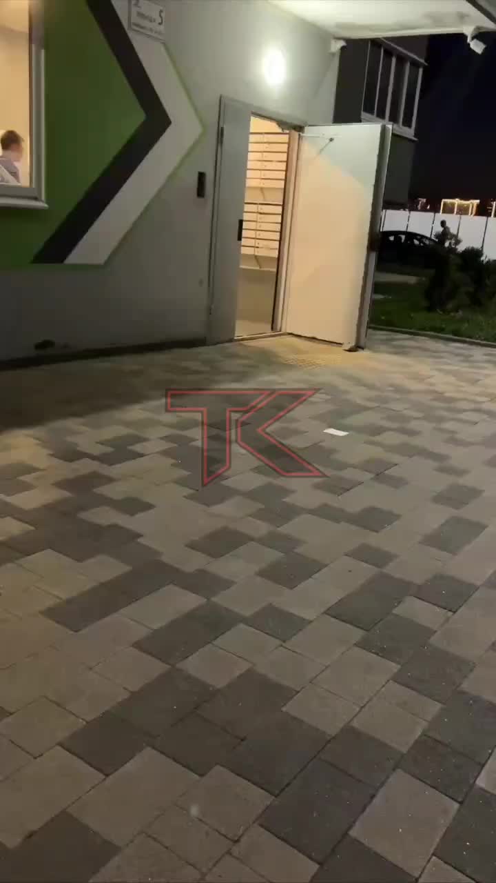 Инцидент в Краснодаре: полиция вскрыла дверь квартиры, мужчина передан медикам