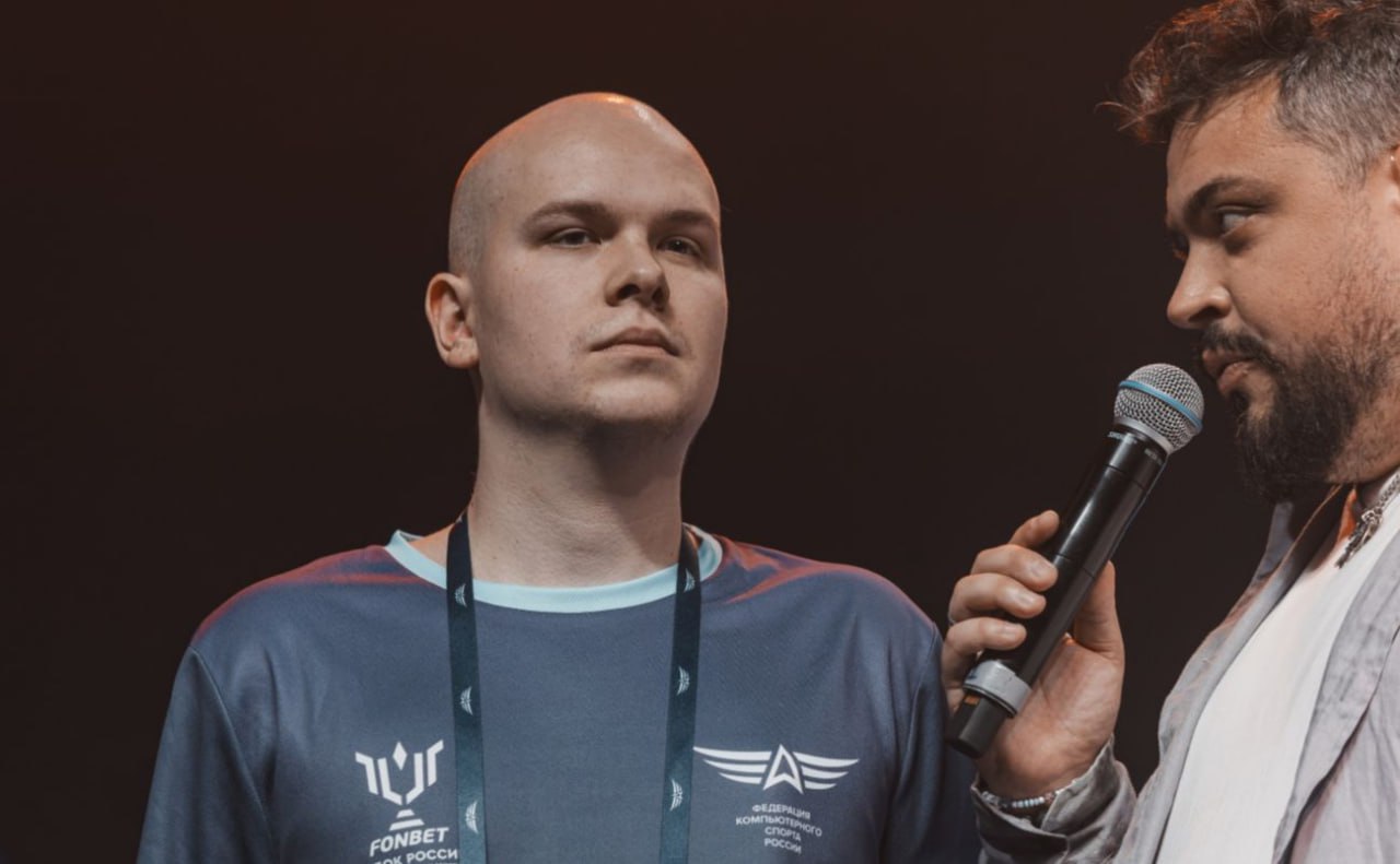 ‍  Чемпиона России по Dota 2 Евгений Погребешного обворовали телефонные мошенники  23-летнему киберспортсмену позвонил преступник, который представился генеральным секретарем Федерации компьютерного спорта России Эмином Антоняном. Он заявил, что произошла утечка данных и предложил Погребешному перевести деньги на «безопасный счет».