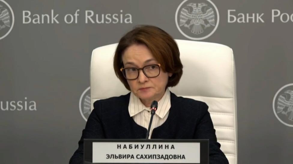 В ЦБ назвали условия для выполнения поручения Путина по росту капитализации рынка акций Низкая инфляция которая обеспечит низкие долгосрочные ставки От уровня ставок зависит оценка рынка акций при более умеренных ставках и той же прибыли и дивидендах акции стоят дороже Но Набиуллина подчеркнула что это определяется не ключевой ставкой а долгосрочными ставками например по 5 или 10 летним ОФЗ Высокая доходность вложений Наверное ещё более важным фактором для устойчивого роста капитализации фондового рынка для выполнения тех задач которые поставил президент является устойчивый рост прибыли и дивидендов высокая эффективность реинвестирования компаниями нераспределенной прибыли отметила глава ЦБ Соблюдение прав акционеров Набиуллина назвала этот фактор не менее важным Она также подчеркнула необходимость обеспечить уверенность акционеров что приобретая акцию сегодня у них будут все права и возможности получать дивиденды в будущем jkinvest news jkinvest
