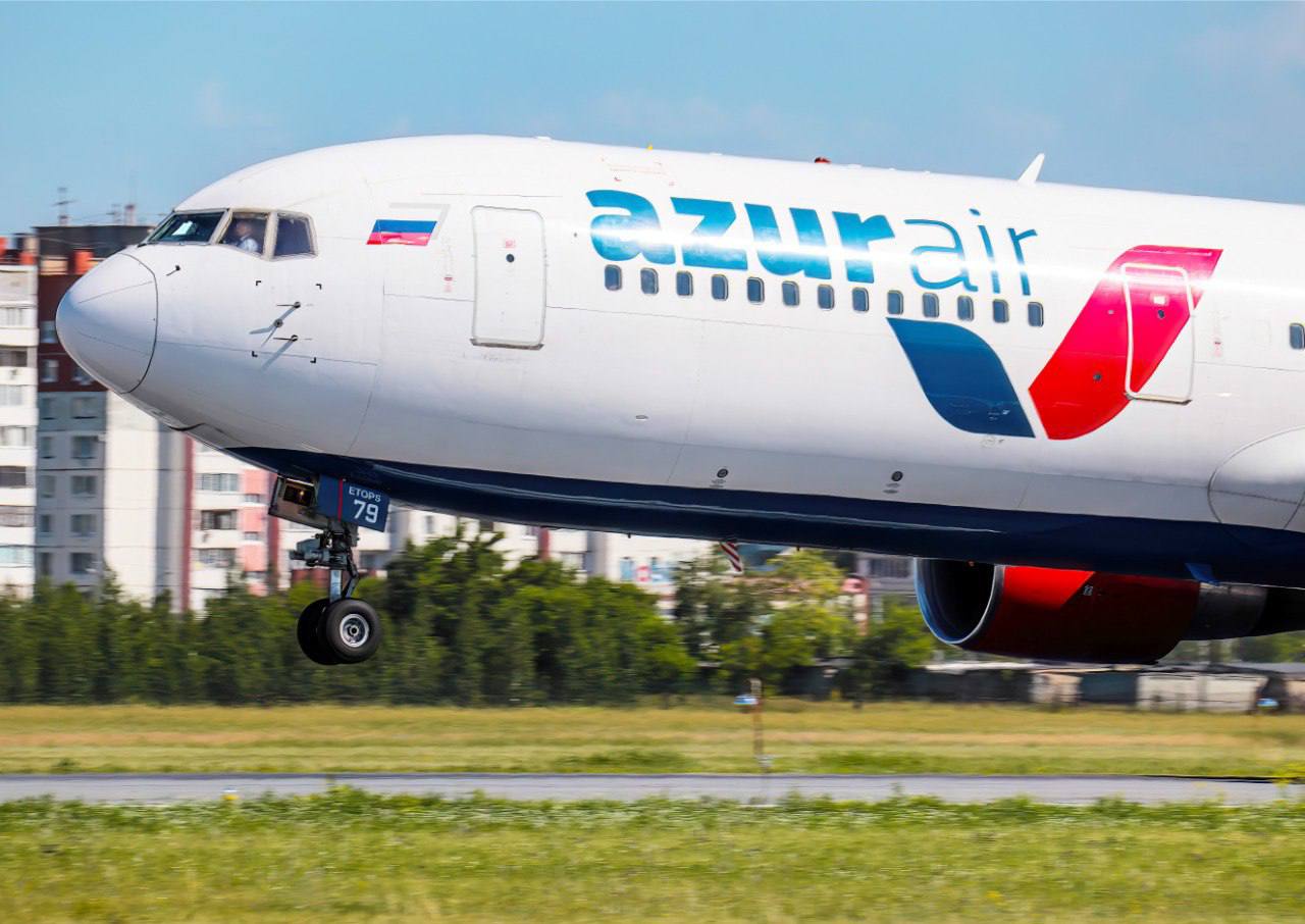 Прямых рейсов в Турцию станет больше AZUR air будет чаще летать в Даламан из регионов России. Так, до трех раз в неделю вырастет число рейсов из Екатеринбурга и Казани. Третий еженедельный рейс из Екатеринбурга планируется 31 июля цены стартуют от 33 тыс. рублей на человека , а из Казани – 1 августа цены от 38 тыс. рублей на одного пассажира . Даламан — одна из ключевых воздушных гаваней средиземноморского побережья Турции, откуда туристы отправляются в Фетхие и Мармарис. AZUR air также выполняет рейсы в Даламан из Москвы — с частотой два раза в неделю.
