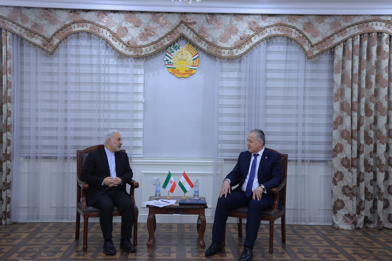 Встреча с заместителем Министра иностранных дел Ирана 9 декабря 2025 года Министр иностранных дел Республики Таджикистан Сироджиддин Мухриддин принял заместителя Министра иностранных дел Исламской Республики Иран Вахида Джалолзода В ходе встречи были обсуждены текущее состояние и перспективы развития двусторонних и многосторонних отношений между Таджикистаном и Ираном в экономической культурной и консульской сферах Стороны подтвердили свою готовность к дальнейшему углублению дружественного сотрудничества между двумя братскими странами Муфассал Подробнее Read more mfa tj