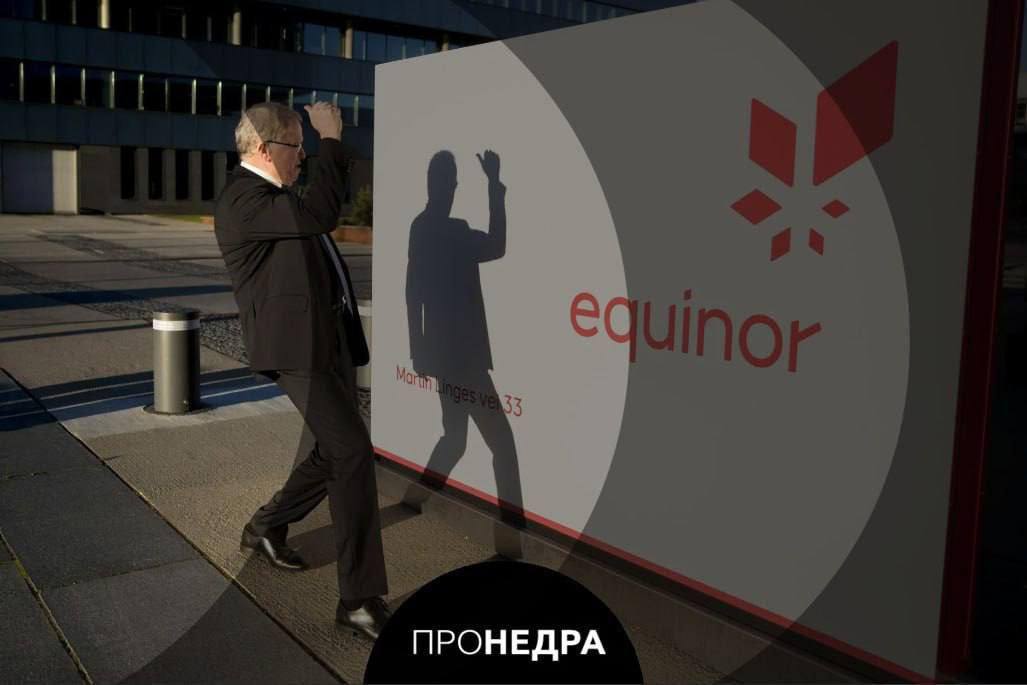 Equinor открыла новые запасы нефти и газа рядом с месторождением Тролль Норвежская Equinor обнаружила дополнительные запасы нефти и газа в Северном море в 9 км к северу от крупнейшего месторождения Тролль По данным Норвежского управления по шельфу ресурсы оцениваются в 0 6 6 9 млн баррелей нефтяного эквивалента Разведочная скважина выявила два пласта один с нефтью и газом второй с газом В компании отметили что район вокруг Тролля остается перспективным и будет активно изучаться   Пронедра Подписывайся
