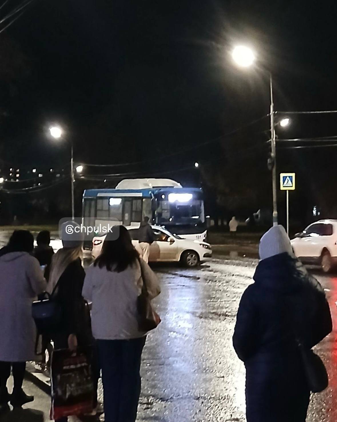 На улице Краснопролетарской столкнулись автобус 30 и Лада Гранта Подписаться на chpulsk Мы в MAX