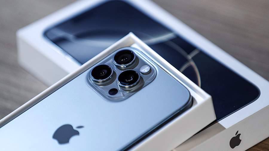 Нелегальные продажи iPhone в РФ выросли до 70 В 2025 году около 70 iPhone продаваемых в России поступают на рынок нелегально без уплаты налогов и таможенных сборов тогда как год назад эта доля составляла около 50 Официальный параллельный импорт стал проигрывать нелегальным каналам из за высоких цен и налогов что вызвало снижение продаж у крупных ретейлеров bisrub