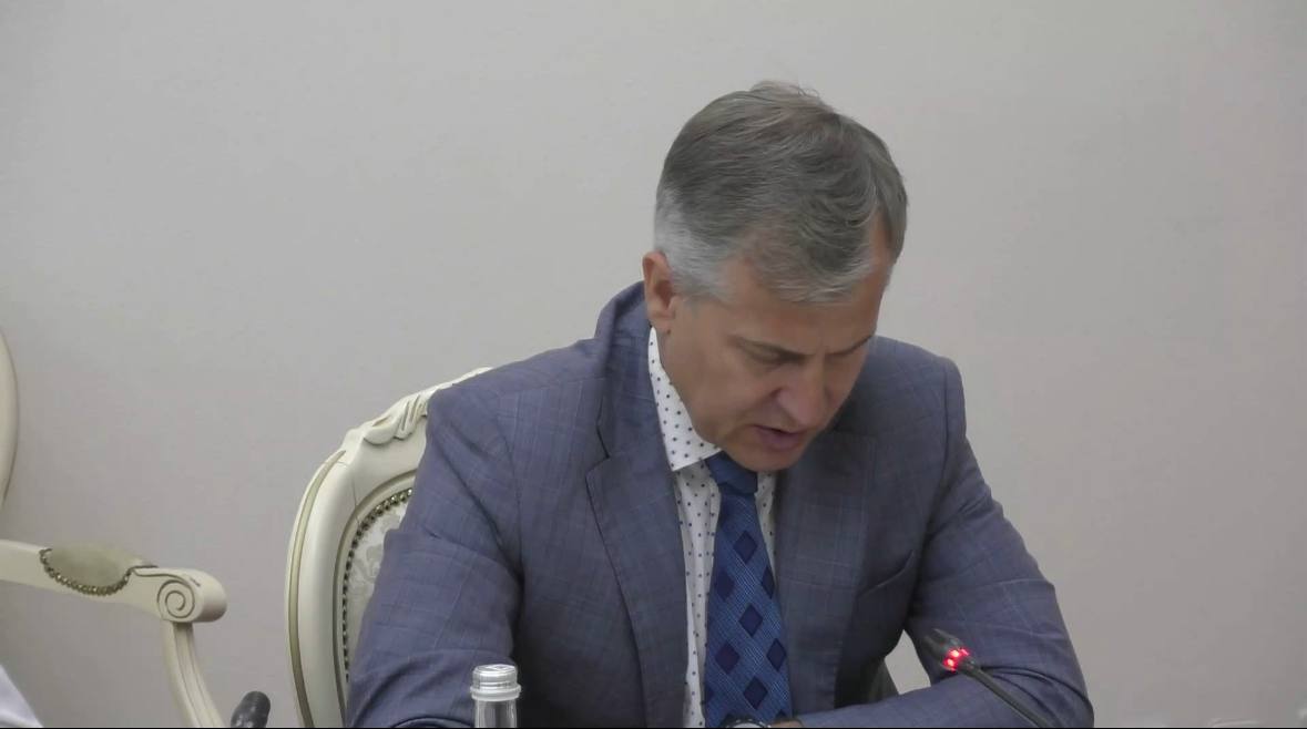 23 дома пострадали от атак ВСУ в Курской области за неделю Это 15 частных и 8 многоквартирных домов в Рыльске, Льгове и Курске. — Восстановлено 12 частных домов, 4 МКД, установлено около 100 окон, восстановлено 1,5 тысяч квадратных метров крыш и фасадов, — отметил врио замгубернатора Александр Чепик. Работы продолжаются в 76 частных домах и 8 многоквартирных. Вести-Курск. Только проверенная информация Прислать новость
