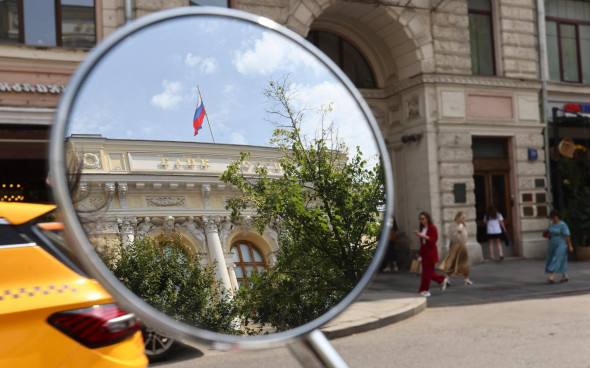 В ЦБ назвали условия для роста капитализации рынка акций Председатель ЦБ Эльвира Набиуллина выделила ряд условий которые могут способствовать выполнению поручения президента России Владимира Путина по росту капитализации рынка акций Подробнее на РБК   www rbc ru quote news article 68c41b029a794737c6860726 from copy