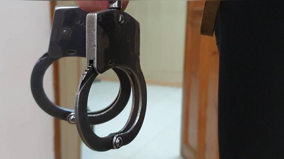 В Чите задержали подозреваемого в покушении на изнасилование несовершеннолетней Вчера вечером в полицию поступило сообщение о том, что неизвестный мужчина напал на девушку 2008 года рождения, когда та возвращалась домой. Крики девушки услышал сосед, который вышел и спугнул злоумышленника. Оперативники установили личность подозреваемого и задержали его. Подробнее читайте ЗДЕСЬ ZAB.RU