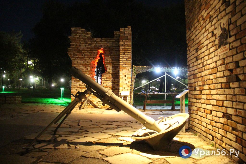 С 1 ноября выставочный комплекс Салют Победа в Оренбурге переходит на новый график работы Он будет единый на весь год без переходов на весенне летнее и осенне зимнее расписание понедельник вторник выходные дни среда воскресенье с 10 00 до 21 00 экскурсионное по заявкам с 10 00 до 18 00 В минкультуры региона пояснили что такой график выбран по обращениям и отзывам посетителей В вечернее время в комплексе будет работать освещение аллей и отдельных экспонатов Урал56 Ру в MAX