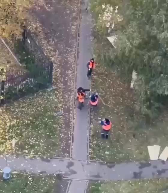 Коммунальщики провели спорную битву на досках в Марфино
