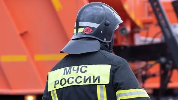 За неделю в Черноземье произошло 144 пожара, погибли пять человек  За минувшую неделю в Черноземье зафиксировали 144 пожара, в результате которых погибли пять человек, еще как минимум двое пострадали. Это следует из данных региональных главков МЧС.   В Воронежской области за неделю произошло 34 пожара. Один человек погиб и как минимум один пострадал.    В Белгородской области ликвидировали 18 возгораний, из которых шесть произошли в жилых помещениях. О пострадавших не сообщается. Взрывотехники ликвидировали семь боезапасов времен Великой Отечественной войны.   В Курской области потушили 33 пожара. В Курском и Пристенском районах погибли два человека.    В Липецкой области произошло 23 пожара. В деревне Большой Верх Лебедянского района в результате возгорания жилого дома погиб 58-летний местный житель. Еще один человек погиб в пожаре в доме в селе Березняговка Усманского района.    В Тамбовской области за неделю ликвидировали 19 пожаров. Пострадавших не зафиксировано.    В Орловской области зарегистрировано 17 возгораний. Один человек получил травмы, пятерых эвакуировали, а еще четырех спасли.   Фото: Игорь Елисеев/Коммерсантъ  Подписывайтесь на «Ъ-Черноземье»