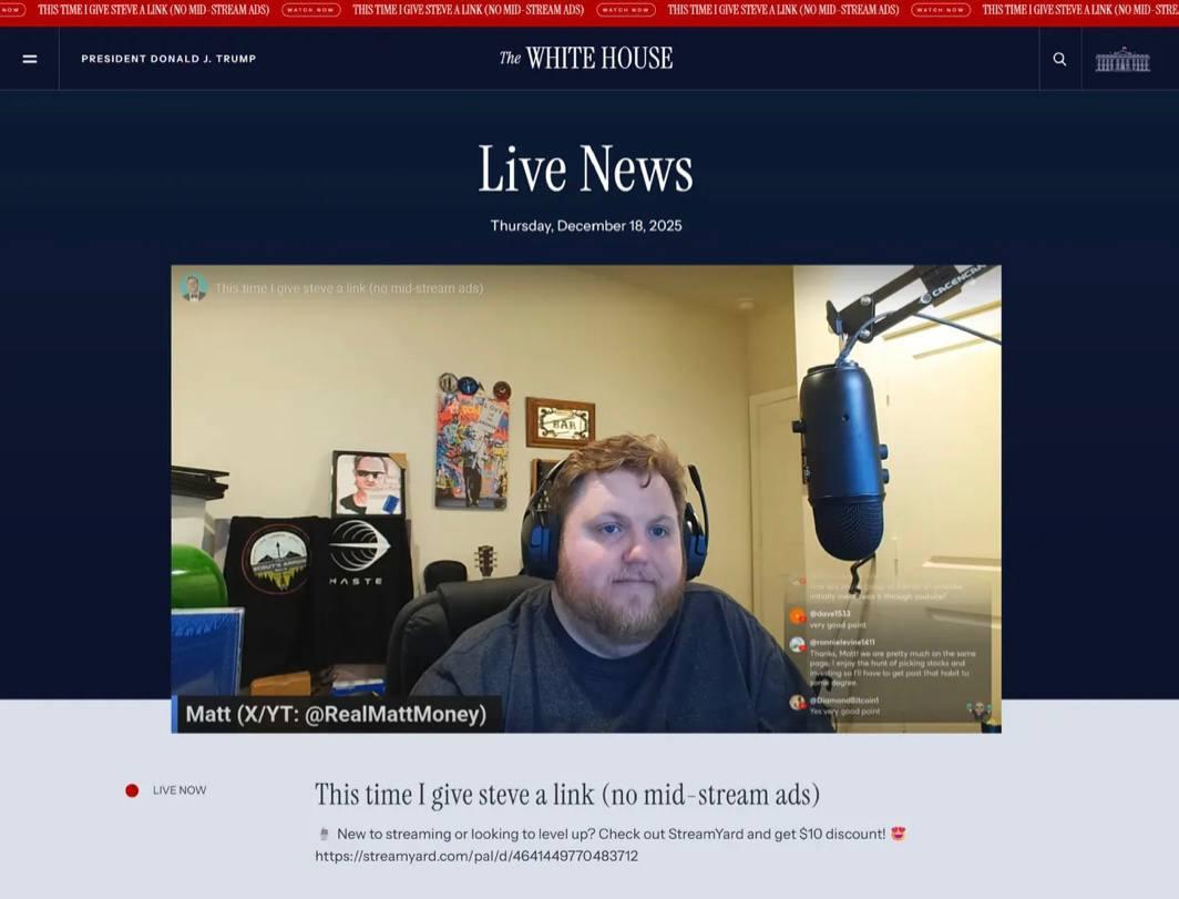 Ночью на сайте Белого дома появилась загадочная прямая трансляция бородатый мужчина сидел в наушниках перед микрофоном В течение примерно часа трансляция то исчезала то вновь появлялась Ситуацию в Белом доме пока никак не прокоментировали roubledollar