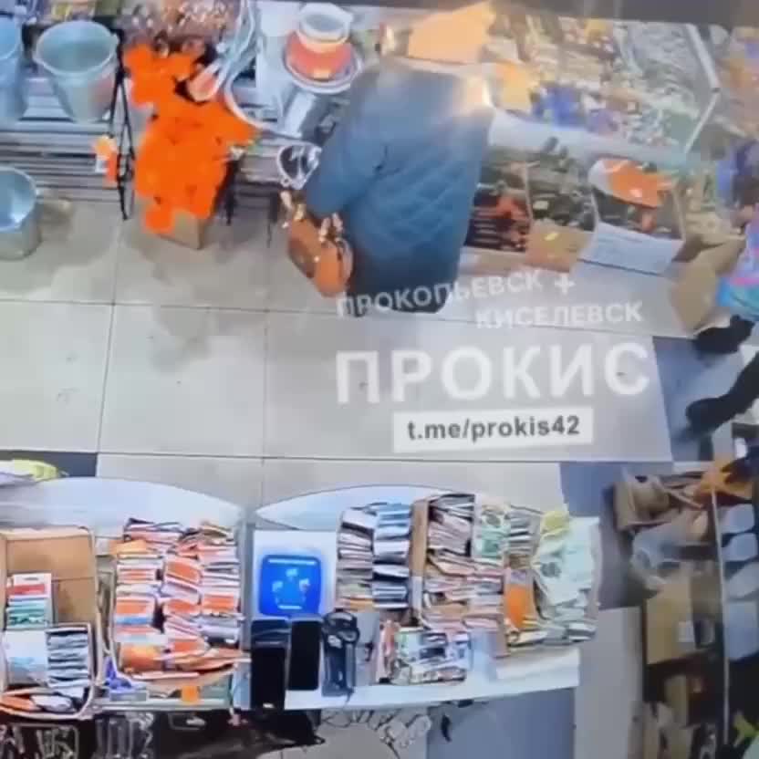 В Кузбассе мужчина ранил пенсионерку в магазине и заявил о намерении поехать на СВО