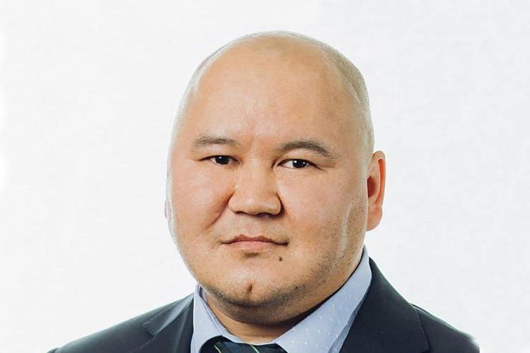 Минпромторг Бурятии возглавил ресторатор Денис Гармаев Указ о его назначении министром промышленности республики подписал губернатор Алексей Цыденов. Предыдущий министр – Виктор Винокуров – ушел в отставку по собственному желанию в феврале 2025 года. Известно, что ранее Гармаев являлся депутатом Народного Хурала Бурятия. Его полномочия там досрочно прекратили 24 апреля. Гармаев более известен в республике в качестве ресторатора: ему принадлежат несколько крупных ресторанов и пиццерия.