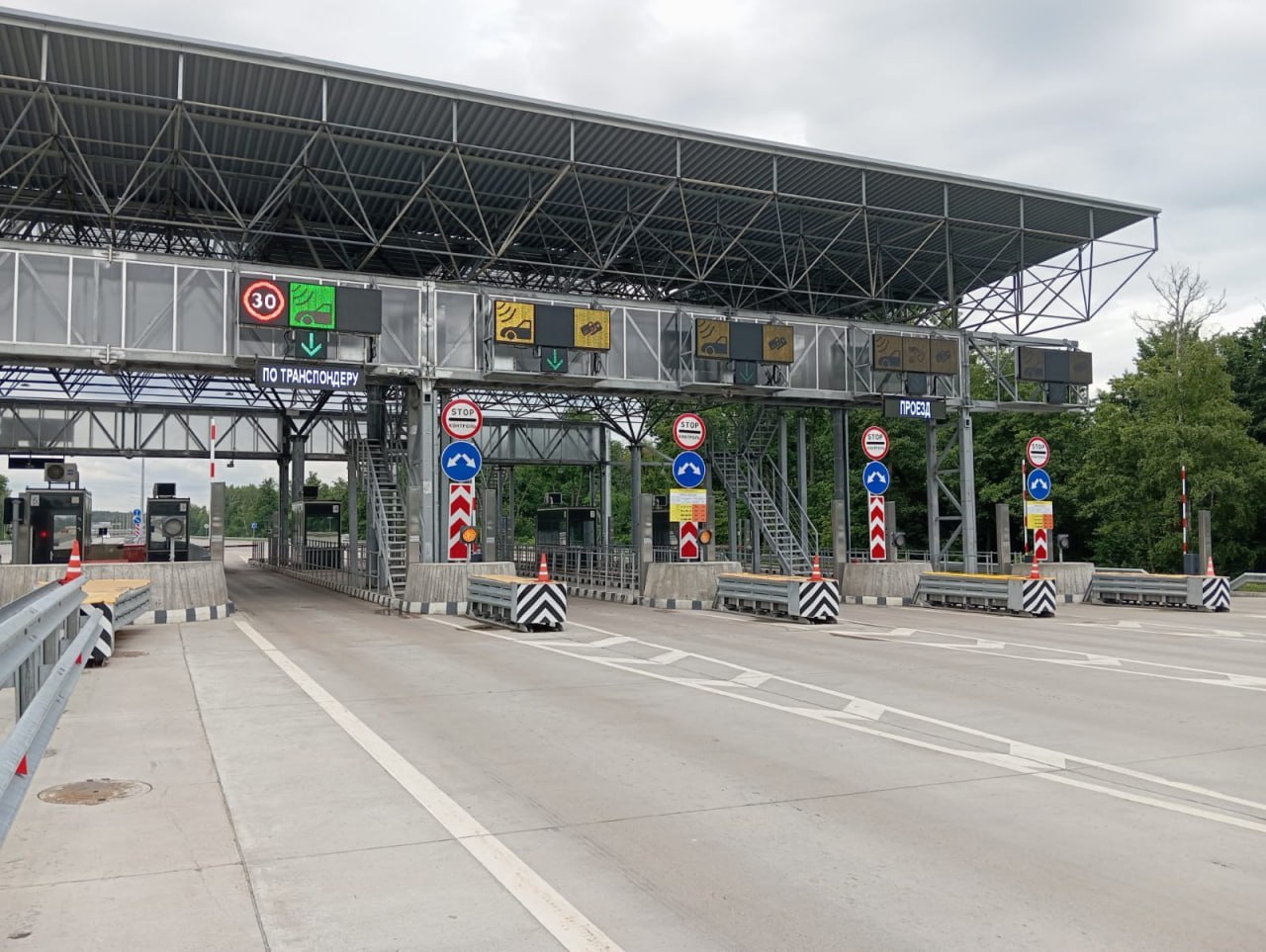 В Уфе перекроют южный тоннель Восточного выезда 28 октября 2025 года и 5 ноября 2025 года с 01 00 до 05 00 южный тоннель Восточного выезда будет полностью перекрыт на 4 часа Движение будет перекрыто по направлению федеральной трассы М 5 Урал Въезд со стороны проспекта Салавата Юлаева также будет закрыт Это связано с диагностикой и производством работ по очистке системы водоотведения в южном тоннеле Подпишитесь на ufa rb