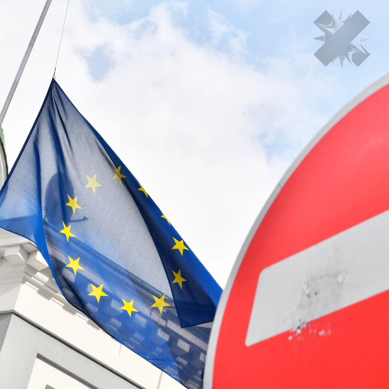 Еврокомиссия готовит новые санкции против России ЕК рассматривает 19 й пакет ограничений среди которых может оказаться запрет на доступ России к сервисам искусственного интеллекта санкции уже и до ИИ добрались DeepSeek наше все НЕ МОРГЕНШТЕРН