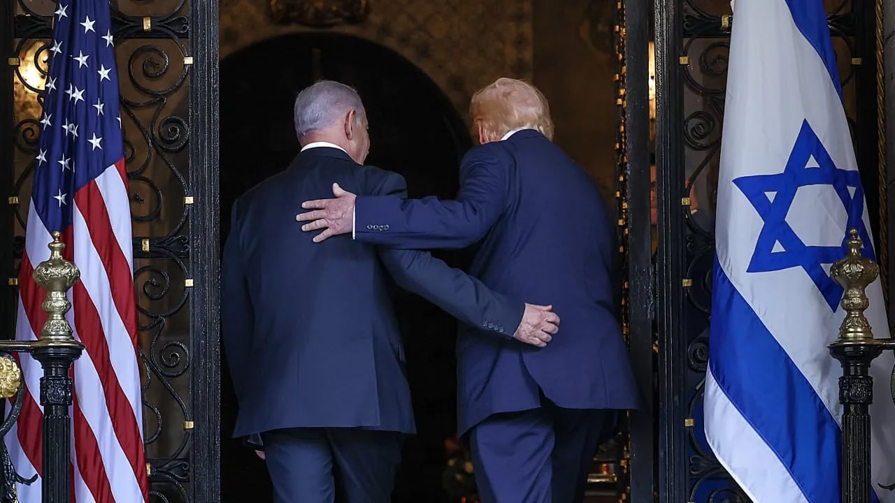 Нетаньяху объявил о решении вручить Трампу Премию Израиля за уникальный вклад в отношении еврейского народа Она является самой престижной наградой еврейского государства и ранее не вручалась иностранным гражданам