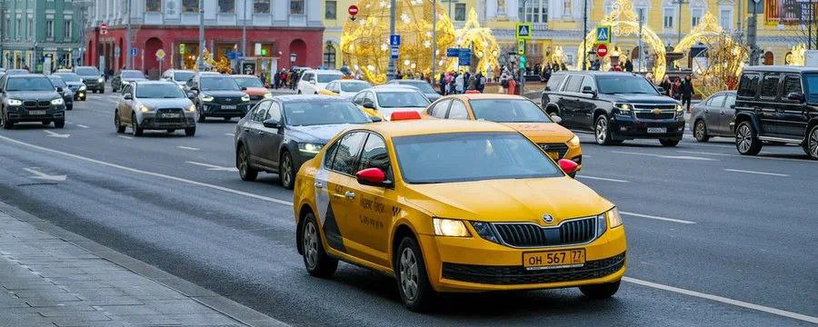 Стали известны регионы России с самым дешевым такси Ингушетия возглавила пятерку лидеров там километр поездки обойдется в 17 85 рубля следует из анализа РИА Новости данных Единой межведомственной информационно статистической системы ЕМИСС Следом идут Липецкая 23 34 рубля и Брянская 25 77 области Замыкают топ 5 Омская 26 88 рубля за километр и Тверская 26 8 рубля области При этом наиболее высокая стоимость поездки на такси среди регионов России в ноябре текущего года была в Ненецком Ямало Ненецком и Чукотском автономных округах Подписаться на PRO transport