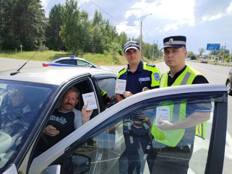 На территории Ульяновской области пройдет профилактическое мероприятие «Встречная полоса»  14 июля 2025 года сотрудники Госавтоинспекции на дорогах Ульяновской области проведут профилактическое мероприятие «Встречная полоса». Дорожно-транспортные происшествия, случившиеся на встречной полосе, - одни из самых разрушительных видов аварий. Подавляющее количество лобовых столкновений возникает как результат излишней уверенности одного из водителей в возможности быстро обогнать медленно движущееся впереди транспортное средство. При этом водитель неправильно оценивает скорость движущегося по встречной полосе автомобиля, скорость попутного транспорта, оптические эффекты, возникающие в условиях недостаточной видимости  снегопад, туман, дождь , дорожные условия. Все это приводит к страшным последствиям.