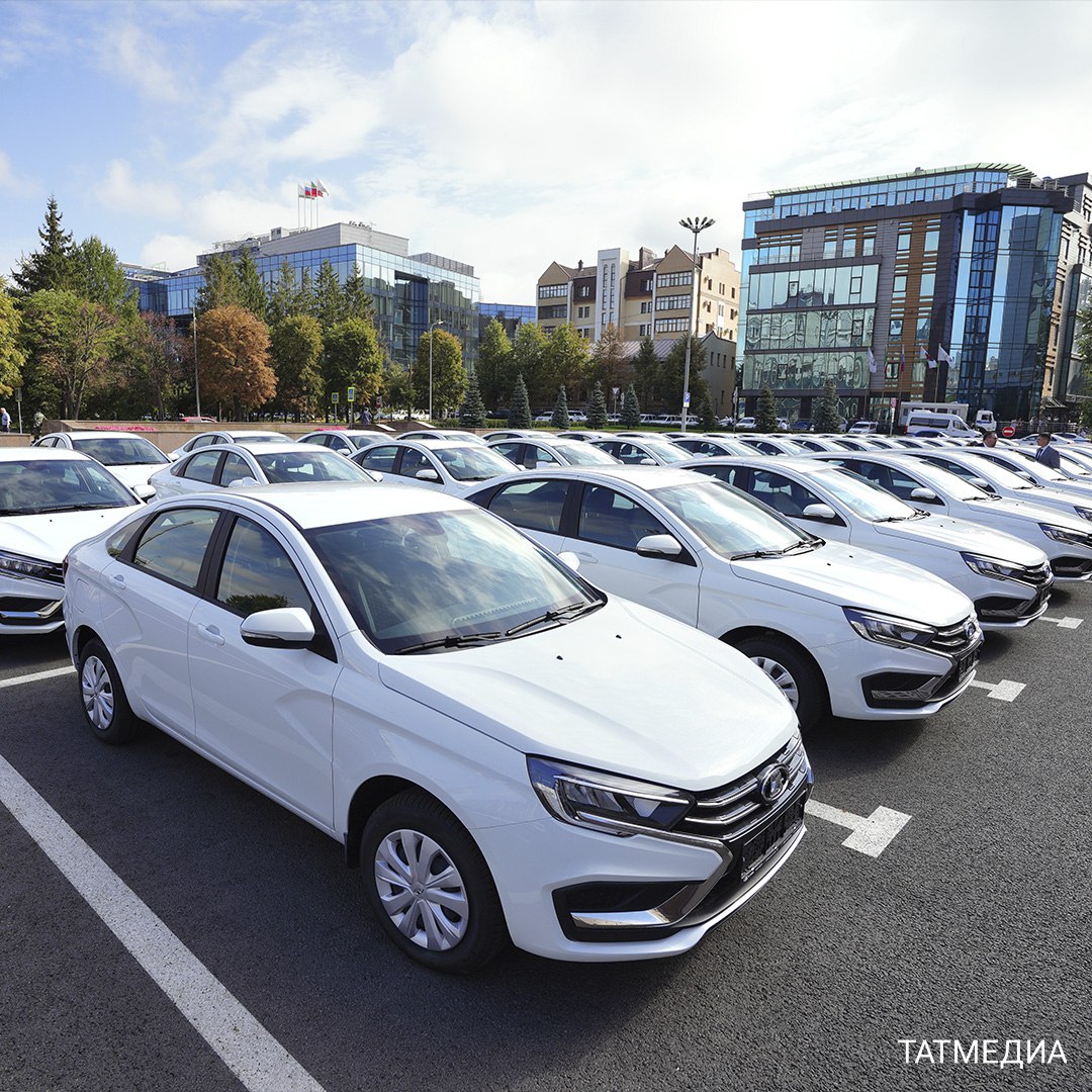 Ожидается ли катастрофическое подорожание авто: прогноз эксперта  В октябре 2024 года ожидается рост утилизационного сбора на автомобили. Это должно отразиться на ценниках как на новые машины, так и с пробегом.   Насколько сильно повышение сбора ударит по рынку, в интервью «Татар-информу» рассказал автоэксперт Максим Кадаков.