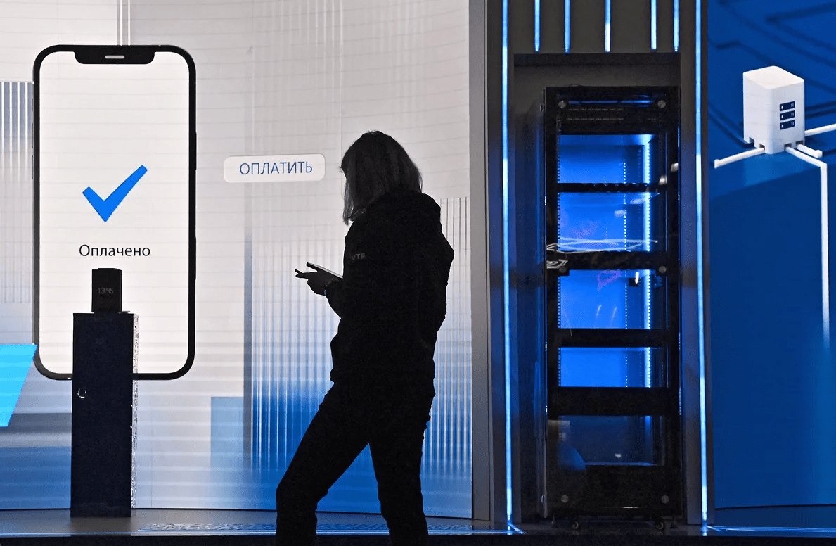 НСПК представила технологию МирЛинк которая она должна объединить платёжные решения разных банков они смогут принимать оплату с помощью сервисов друг друга В организации также рассказали о планах запустить офлайн оплату товаров по клиентскому QR коду в 2026 году vc ru money 2653654