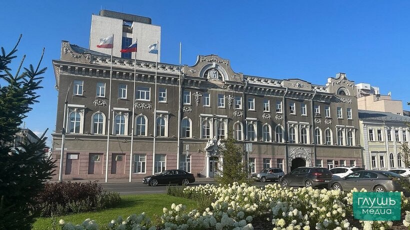 Исаев снял с должности замруководителя по благоустройству Гагаринского района Исаев остался недовольным результатами работы чиновника по итогам объезда района в минувшие выходные. Также состояние работ по благоустройству не удовлетворило Исаева в Кировском районе, поэтому он объявил выговор его главе Александру Бурмаку. Заходите на наш сайт, это очень помогает редакции: