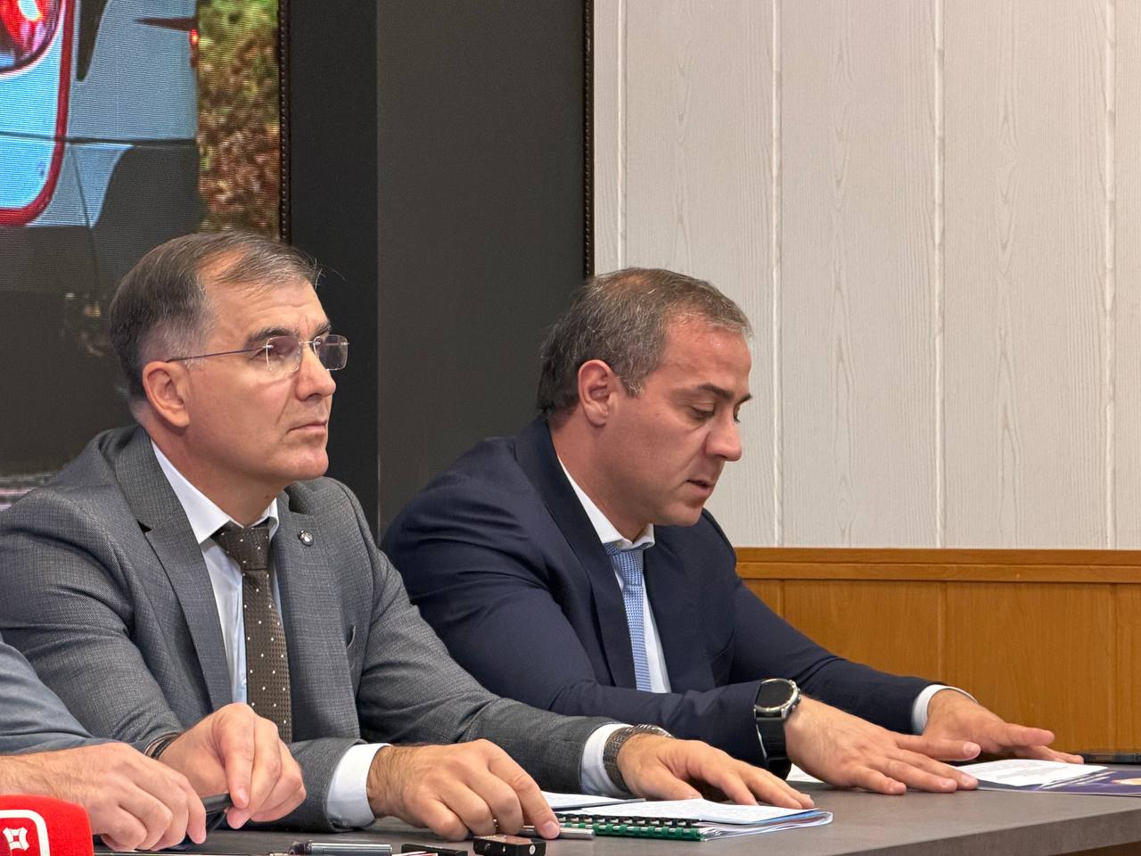 С 1 октября по 31 декабря 2025 года в г Махачкала планируется проведение новой транспортной акции от Национальной системыплатежных карт с применением бесконтактной оплаты проезда по QR коду или с помощью NFCчерез Систему быстрых платежей в рамках которой пассажирам будет предоставлена скидка на проезд в размере 10 рублей отметил Батырбиев