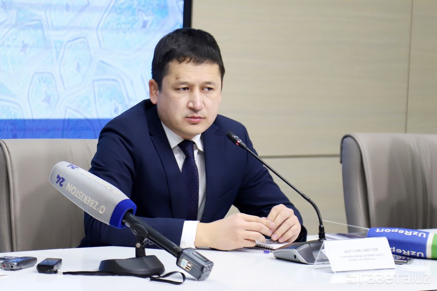 Абдулазиз Аккулов вновь возглавил Комитет по туризму Постановление об этом подписал президент Шавкат Мирзиёев сообщает официальный телеграм канал Prezident matbuot kotibi Умид Рустамович Шадиев в связи с переходом на другую работу освобождён от должности руководителя комитета которую он занимал с июля 2023 года Абдулазиз Аккулов возглавил Комитет по туризму Узбекистана В 2018 2020 годах он уже руководил ведомством тогда Госкомтуризма С 1992 года орган ответственный за туризм преобразовывался несколько раз компания комитет три министерства комитет при министерстве и самостоятельный комитет Актуальные новости из Центральной Азии fergananews