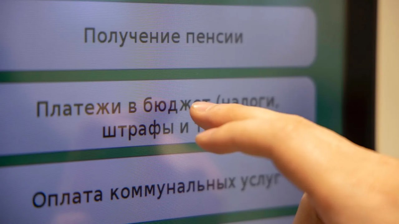 66 тысяч казахстанцев стали самозанятыми за первые дни января За первые 10 дней января 2026 года в Казахстане 66 тысяч человек легализовали свою деятельность и начали работать как самозанятые Ранее они зарабатывали без регистрации ИП теперь официально и по упрощенным правилам Это стало возможным после запуска нового налогового режима с 1 января Самозанятые не платят подоходный налог отчисляют 4 на соцплатежи не сдают отчетность и работают через приложение e Salyq Business Уведомление не требуется статус появляется с первым чеком