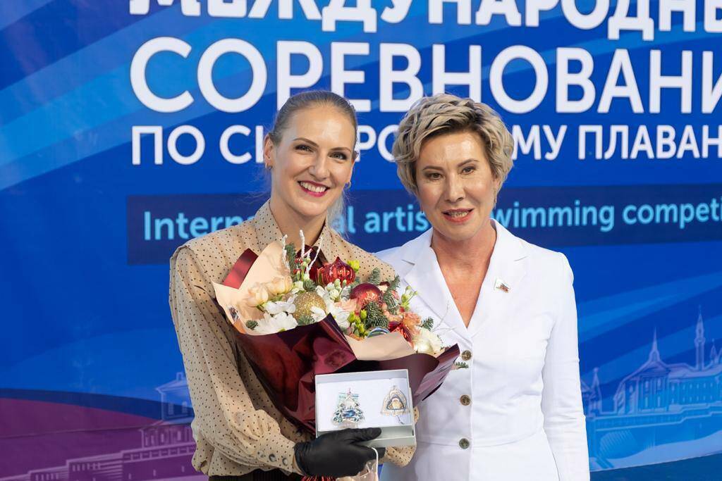 Светлана Ромашина стала главным тренером сборной России по синхронному плаванию Министерство спорта РФ утвердило на пост главного тренера сборной России по синхронному плаванию семикратную олимпийскую чемпионку и 21 кратную чемпионку мира Светлану Ромашину Многолетний наставник команды Татьяна Покровская продолжит работу со сборной в роли советника председателя ФВВСР Член Общественной палаты Российской Федерации советник председателя ОГО ФСО Динамо РТ заслуженный тренер РФ Ольга Павлова назвала это решение ожидаемым Читать полностью