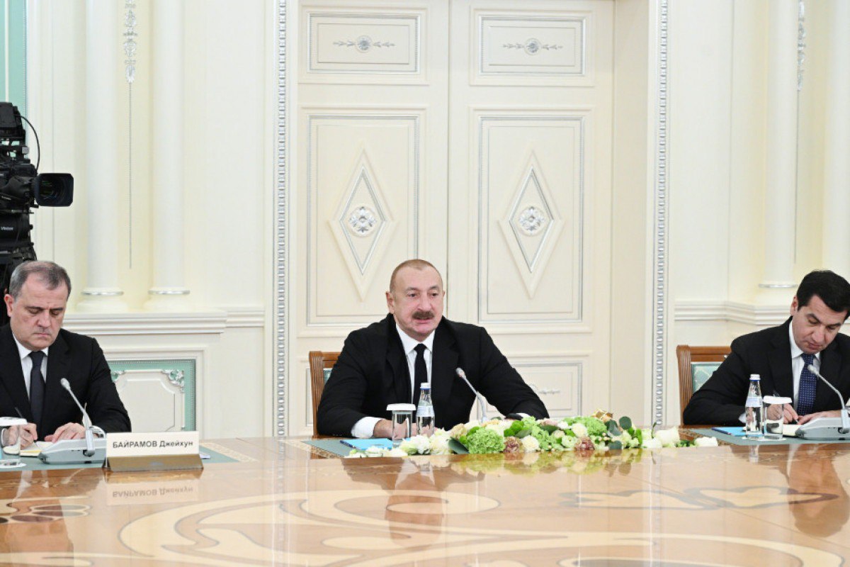 Президент Ильхам Алиев Азербайджан снял все ограничения на транзит грузов в Армению Азербайджан снял все ограничения на транзит грузов в Армению которые существовали с момента оккупации Как сообщает командированный в Астану корреспондент АПА об этом сказал Президент Азербайджана Ильхам Алиев в совместном с Президентом Казахстана Касым Жомартом Токаевым заявлении для прессы Также должен сказать что Азербайджан снял все ограничения на транзит грузов в Армению которые существовали с момента оккупации и первым таким транзитным грузом явился груз казахстанского зерна в Армению Думаю что это также является хорошим показателем того что мир между Азербайджаном и Арменией уже не только на бумаге но и на практике заявил глава государства vesti az