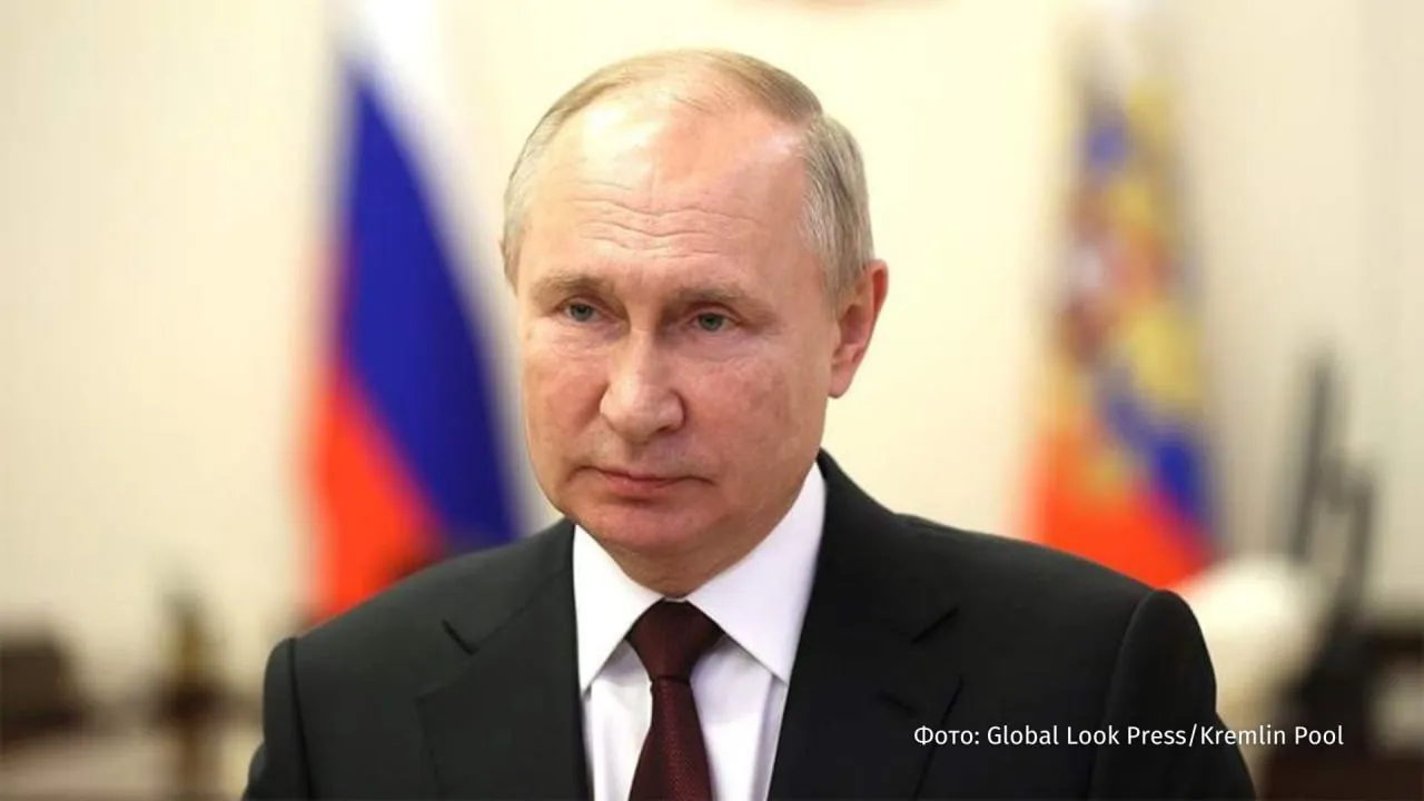 Владимир Путин подписал закон согласно которому госслужащие должны будут предоставлять сведения об общем доходе своем супруги и несовершеннолетних детей а не о доходе каждого члена семьи по отдельности Другие законы утвержденные президентом РФ  Супруги погибших участников СВО и ополченцев Донбасса смогут бесплатно поступить в вуз  О предоставлении гражданам принимавшим участие в выполнении задач в условиях мобилизации военного положения или в военное время преимущественного права на оставление на работе при сокращении штата  О праве для двух родственников сотрудника Росгвардии в случае его тяжелого ранения бесплатно доехать до места лечение и вернуться обратно  О полном госфинансировании отечественных мультфильмов для детей  Об освобождении от НДС услуг по бесплатной догазификации Больше новостей IZ RU в MAX