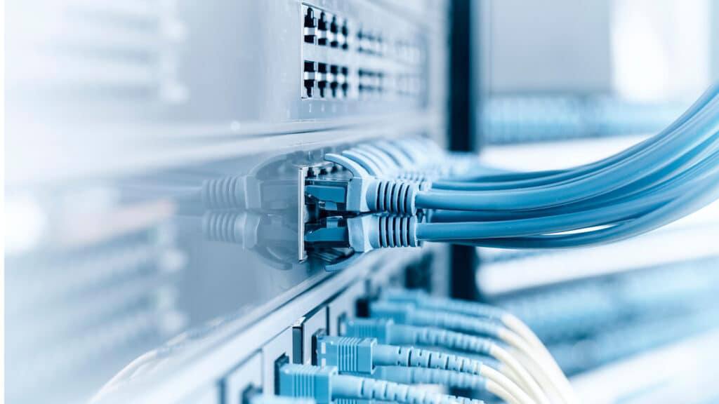 Сверхскоростной интернет 10G запустят в Астане Акимат столицы и «Хуавей Текнолоджиз Казахстан» подписали соглашение о запуске пилотного проекта по внедрению технологии 50G PON — она обеспечит проводной интернет со скоростью до 10 гигабит в секунду. Проект реализуют в рамках форума «Китай — Центральная Азия», он направлен на внедрение передовых телеком-решений в столице. 10G — это не поколение связи, как 4G или 5G, а обозначение скорости. Такая технология уже тестируется в США, Китае, Японии, Южной Корее, Великобритании, Франции и Германии.