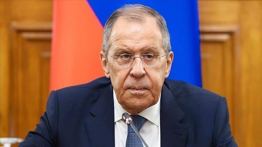 Лавров: Россия продолжит помогать Африке в противодействии терроризму Министр иностранных дел РФ Сергей Лавров заявил, что Россия продолжит оказывать содействие странам Африки в укреплении обороноспособности и противодействии терроризму. «Будем и далее оказывать содействие заинтересованным африканским странам в укреплении их обороноспособности и противодействии терроризму, обеспечении продовольствия и энергетической безопасности», — сообщил Лавров на приеме по случаю Дня Африки в МИД РФ. Он отметил, что за последний год африканский континент, утверждающийся в качестве «одной из опор устойчивого многополярного мироустройства, добился впечатляющих результатов». «Мы с африканскими друзьями едины в стремлении наполнять наши отношения новым содержанием в духе реалий XXI века. Совместно работаем над воплощением в жизнь договоренностей, достигнутых на прошедших в Сочи в 2019 году и в Санкт-Петербурге в 2023 году саммитах Россия-Африка», — добавил министр. Африканская инициатива Подписаться