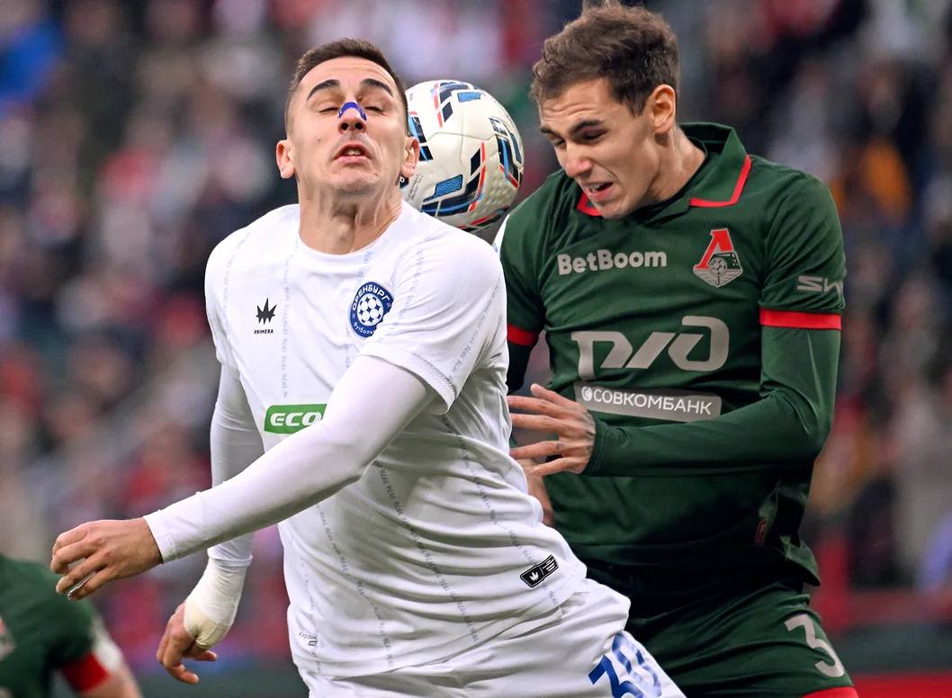 Локомотив победил Оренбург в матче РПЛ В воскресенье 9 ноября в рамках 15 го тура Российской премьер лиги РПЛ футболисты Оренбурга на выезде сыграли с московским Локомотивом Встреча завершилась со счетом 1 0 в пользу хозяев В составе хозяев с пенальти забил Николай Комличенко Оренбург с 11 очками занимают 14 е место в турнирной таблице РПЛ Локомотив с 30 баллами находится на четвертой позиции kommersant volga