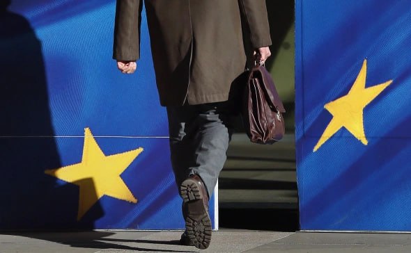 Полиция Бельгии провела обыски в нескольких зданиях Еврокомиссии в рамках расследования дела о продаже объектов недвижимости сообщает Financial Times со ссылкой на источники По словам двух человек знакомых с ходом операции утром 12 февраля обыски проводились в различных помещениях в том числе бюджетного департамента отмечает газета Источники уточнили что расследование касается продажи недвижимости в ЕС имевшей место когда при предыдущем составе ЕК должность комиссара по бюджету занимал Йоханнес Хан jkinvest news jkinvest