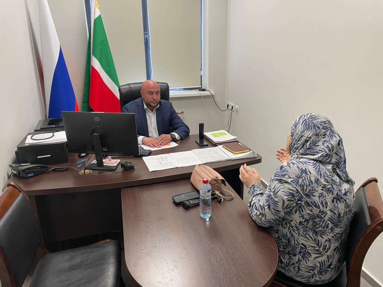 Сегодня в Администрации Главы и Правительства Чеченской Республики прошел очередной личный прием граждан. Начальник управления по работе с обращениями граждан М.М. Салихов встретился с заявителями и по каждому вопросу оперативно инициировал меры для поиска оптимальных решений. На приеме обсуждались различные аспекты жизни, включая жилищно-коммунальное хозяйство, здравоохранение и социальное обеспечение. Выражаем благодарность всем гражданам за участие, активность и доверие. Регулярность проведения личных приемов способствует более эффективному решению возникающих проблем населения.