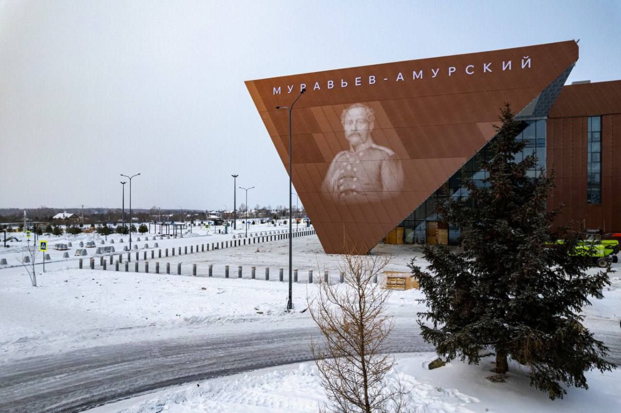 Аэропорт Благовещенска принял миллионного пассажира Впервые аэропорт Благовещенска принял миллионного пассажира заявил губернатор Амурской области Василий Орлов Об этом сообщает AVIA RU Аэропорт Благовещенска впервые в своей истории обслужил миллионного пассажира Это знаковое событие которое выводит нашу главную воздушную гавань в число аэропортов миллионников написал Василий Орлов в своем телеграм канале Глава региона отметил что пассажиропоток за последние пять лет вырос и увеличился еще на 12 в этом году Такой рост стал возможен благодаря масштабной модернизации инфраструктуры которую мы совместно с Правительством России и частным инвестором вели несколько лет Сегодня аэропорт отвечает современным требованиям добавил Орлов aviaru net n291328