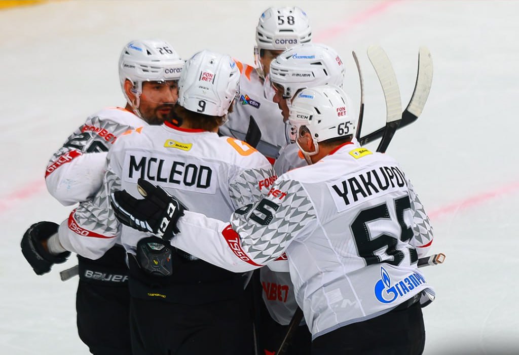 ХК Авангард разгромил Салават Юлаев в матче КХЛ со счетом 5 2 3 0 0 1 2 1 В составе омичей по дублю оформили Иван Игумнов и Дамир Шарипзянов еще одну шайбу забил Вячеслав Войнов В следующем матче Авангард встретится с Автомобилистом 22 января ХК Авангард  Подписывайтесь на Ъ Сибирь