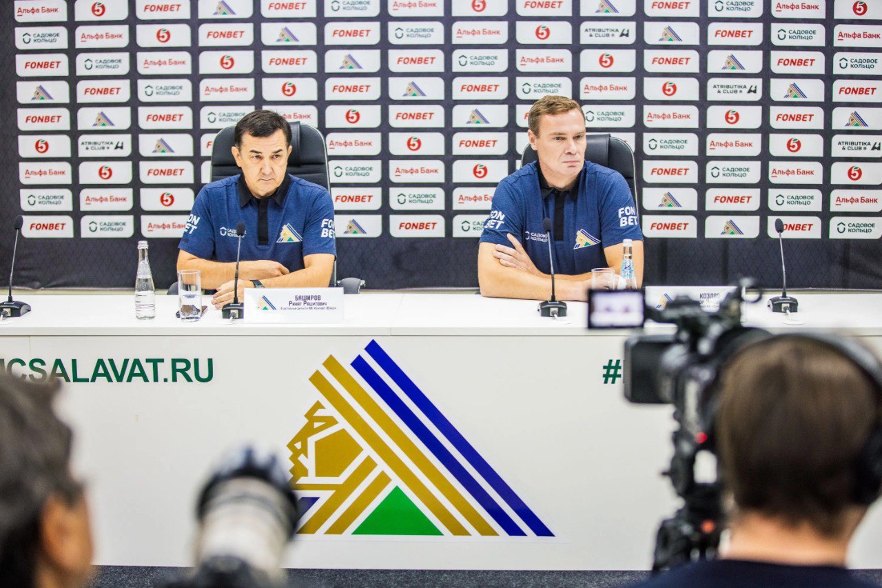 Генеральный директор хоккейного клуба Салават Юлаев Ринат Баширов в интервью Спорт Экспрессу заявил что погашены практически все долги накопившиеся за последние годы Мы расплатились практически по всем долгам По последнему долгу мы сделали реструктуризацию Конечно ситуация непростая Мы погасили долгов на 700 миллионов объяснил Баширов Осталось выплатить 160 миллионов рублей скорее всего погасить задолженность получится за счет контрактов с рекламодателями Также клуб в поисках новых спонсоров Салават Юлаев не может быть тем клубом который будет занимать последние места Даже с учетом того что денег не так много и год мы пропустим Этот пропуск может негативно сказаться на будущем объяснил Баширов  Обратная связь  Подписаться  Подписаться в MАХ