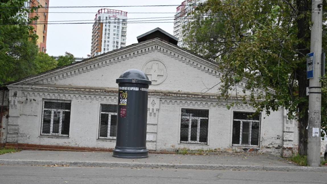 В молодежный центр переделают заброшенный памятник архитектуры в Хабаровске Речь идет о здании известном как склад Приамурского окружного управления Российского общества Красного Креста Строение 1911 года расположенное на Ким Ю Чена сейчас никак не используется однако ему хотят дать вторую жизнь отреставрировать и превратить в Центр работы с молодежью    реклама