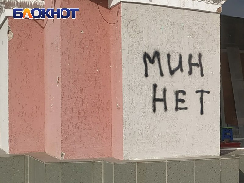 В ЛНР построят базы по разминированию территорий Около двух десятков инвесторов, включая иностранных, планируют реализовать свои проекты на территории ЛНР. Проекты разные: от металлопроката до туризма. Об этом ТАСС сообщил Филипп Дробиняк, руководитель центра «Мой бизнес». Один из инвесторов планирует построить базы по разминированию в Северодонецком округе. «По разминированию тоже инвестор заходит на северодонецкие территории, он хочет базы построить по разминированию территорий. Полигон хотят сделать стрелковый», – рассказал Дробиняк. ————— Поддержите канал Подпиской на "Сыны Отечества" или Голосом за канал подписаться проголосовать Наш проект в социальных сетях: Вконтакте, Одноклассники, Дзен, RuTube