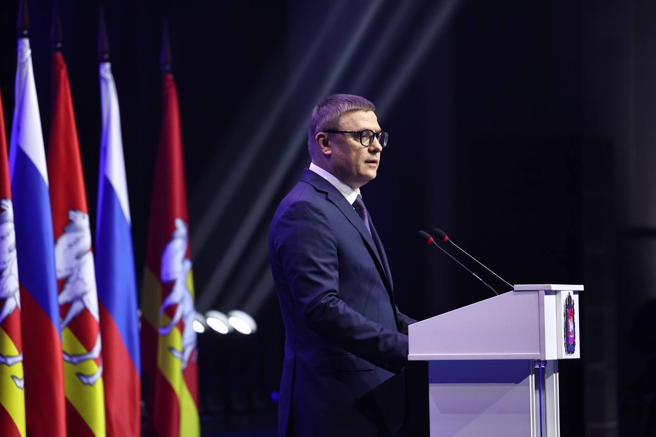 Алексей Текслер увеличил поддержку южноуральского бизнеса на 250 миллионов рублей    В ходе своего обращения к депутатам Законодательного собрания Челябинской области губернатор Алексей Текслер поручил увеличить капитализацию регионального Фонда развития промышленности на 250 миллионов рублей. Эта подведомственная организация регионального минпрома предоставляет различные финансовые и нефинансовые меры поддержки предпринимателям, преимущественно из области малого и среднего бизнеса.  — Доля малого и среднего предпринимательства в ВРП региона сегодня составляет почти 28 процентов, что значительно выше среднероссийских значений. Это важное для нас направление работы, — акцентировал губернатор Алексей Текслер.