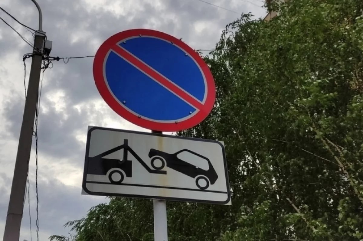 Во Владивостоке на проезде вдоль СИЗО у Партизанского проспекта, 28б, планируют ввести запрет на стоянку автомобилей . Как сообщила пресс-служба городской администрации, новые дорожные знаки с ограничением парковки и табличками об эвакуации появятся на участке от перекрёстка с Партизанским проспектом до дороги на улице Нерчинской. Мера направлена на освобождение обочин от припаркованных машин и обеспечение свободного проезда для транспорта . #Владивосток #СИЗО #парковка #новости #дорожноедвижение Подробнее